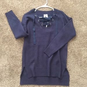 Sweater with cross neck